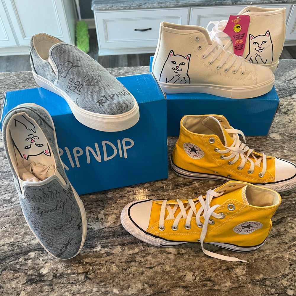 Converse/Riptide- unisex tennis shoes size 8